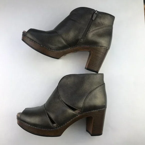 Dansko Metallic Gray Leather clogs - Picture 2 of 8